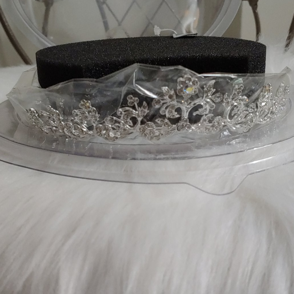 Wedding Tierra and matching necklace